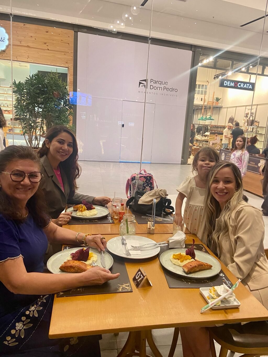 Instagram post from dra.paulacastro. This post is in position 9.