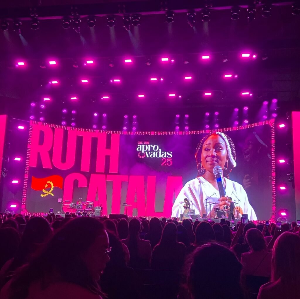 Instagram post from dra.paulacastro. This post is in position 4.