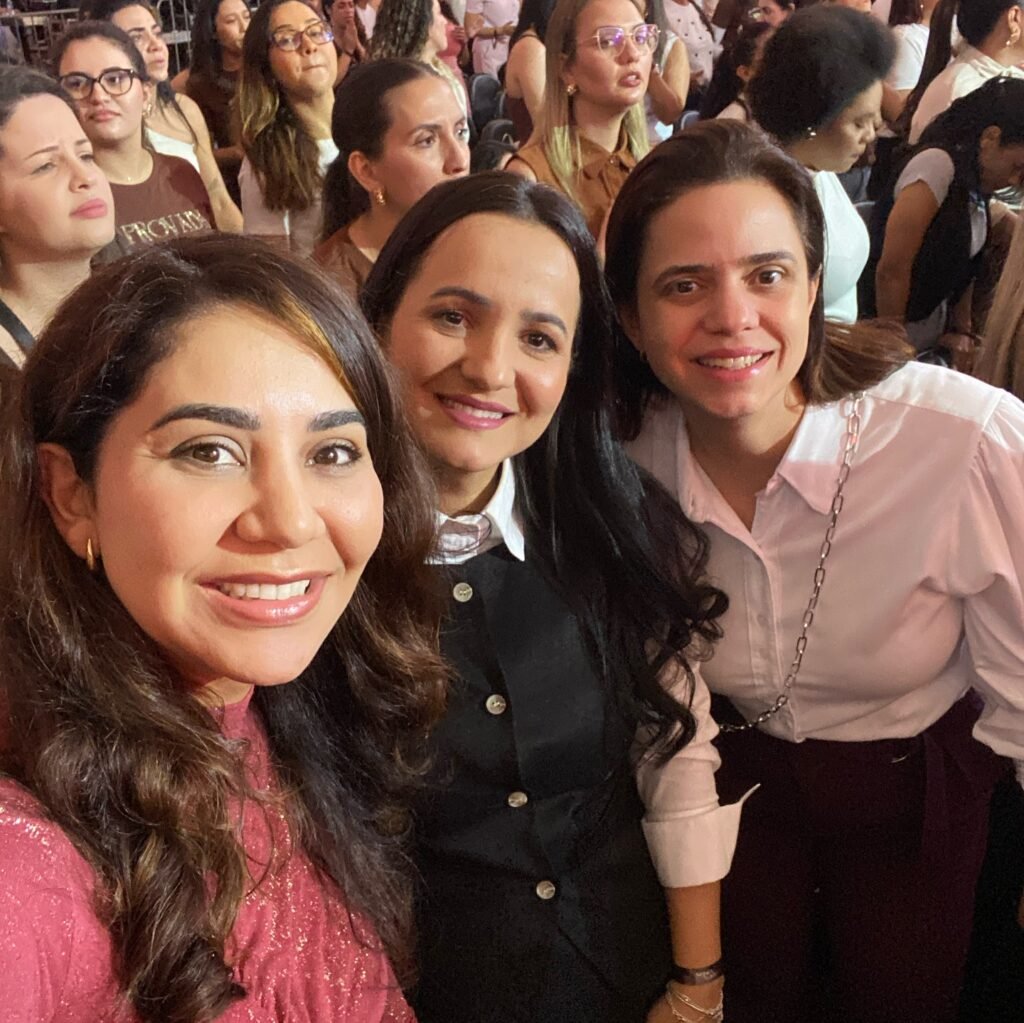 Instagram post from dra.paulacastro. This post is in position 2.