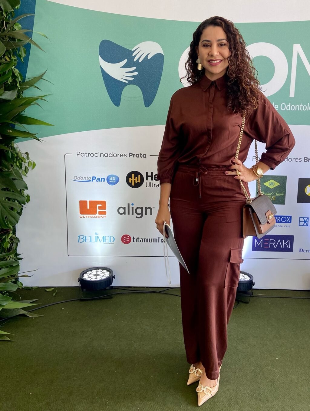 Instagram post from dra.paulacastro. This post is in position 9.